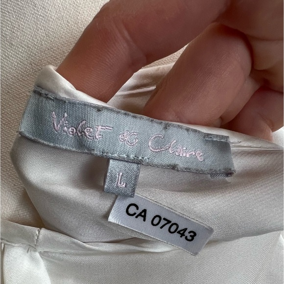 Flowy White Blouse - Picture 6 of 7